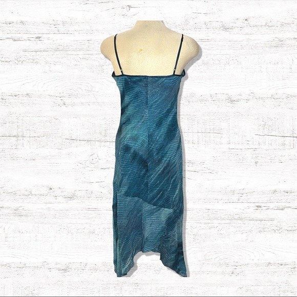 Preloved Dress - Picture 2 of 3